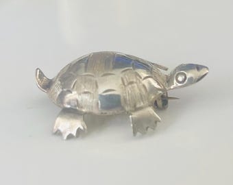 925 sterling silver vintage Turtle brooch-turtle pin-sterling silver-measures 1 1/4” x 3/4”