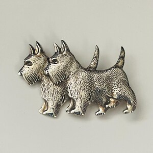 925 sterling silver vintage Scottish Terriers brooch-signed BEAU Sterling-measures 1 3/4” x 1”-weight 4.3g