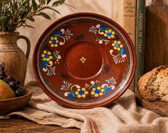 Cuenco de terracota húngaro vintage pintado a mano, cerámica de arte popular, decoración rústica europea para la cocina.