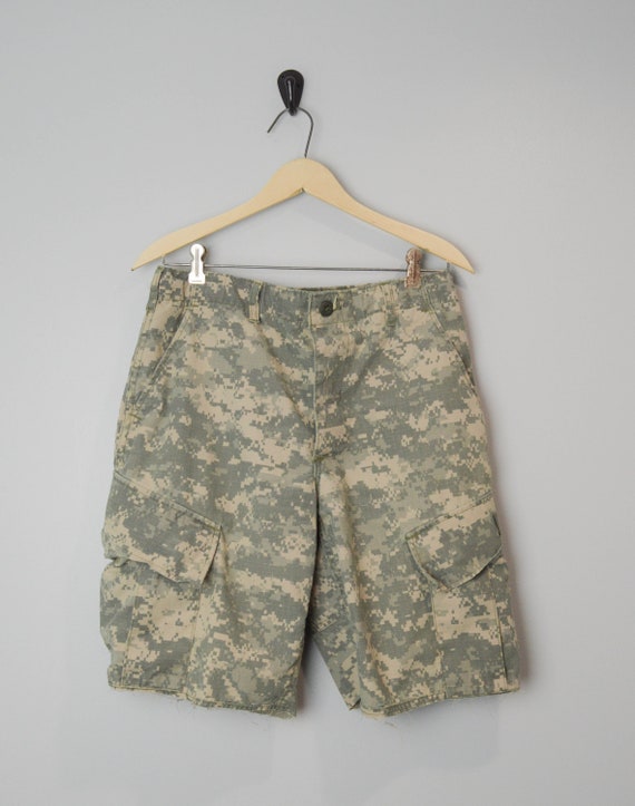 Cut-off Camo Shorts Small 30/31, Vintage Clothing,