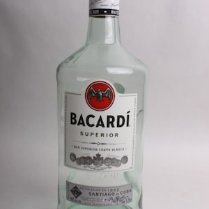 Lege sterke drankfles -- Bacardi verschillende maten