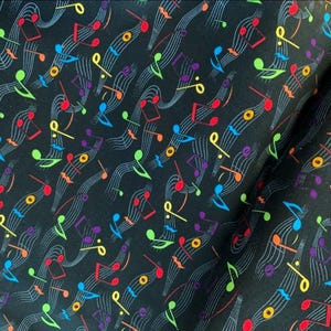 Tessuto di cotone 100% colorato con NOTE MUSICALI nere/Tessuto per trapunte, vestiti, gonne, borse, materiale traspirante nero venduto a 1/2 iarda