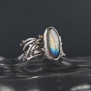 Statement silver ring for women | Labradorite ring in sterling silver | Brutalist style jewelry | Silversmith | OOAK jewelry