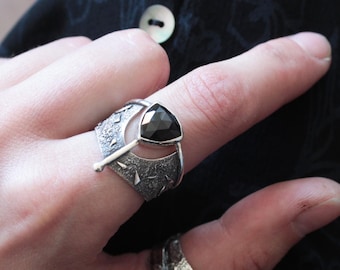 Silver ring with black spinel Brutalist ring Goth Artisan jewelry Metalsmith Silversmith jewelry Cocktail ring