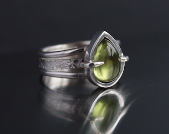 Peridot Sterling Silver Ring | Nature Inspired Jewelry | Floral Green Ring | Silversmith Jewelry