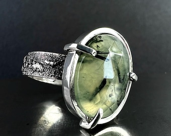 Silver ring with prehnite Handmade Simple jewelry Everyday ring Minimalist Brualist jewelry Ring with textured band