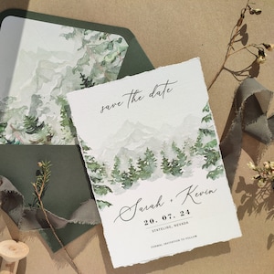 Rustic Woodland Save the Date Card con busta e fodera per busta, Mountain Forest Save the Date, cancelleria per matrimonio all'aperto