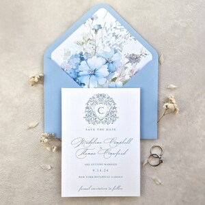 Save the Date Karte mit Blauen Umschlag und Floral Umschlag Liner