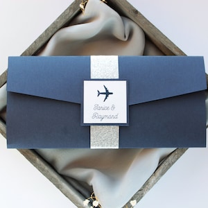 Faire-part de mariage carte d'embarquement pour destination, faire-part avion bleu marine, faire-part de mariage pochette