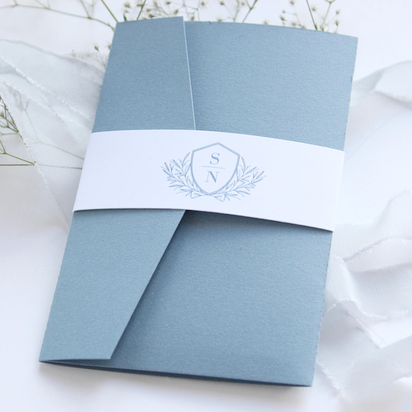 Suite d’invitation de mariage Pocketfold bleu ardoise, invitation de mariage monogramme bleu poussiéreux, bleu pâle