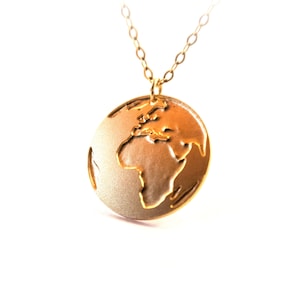 Gold Erde Anhänger Gold gefüllt und Silber Halskette Globus Symbol Schmuck Schmuck Design Planet Kunst Logo Piep Studio Weltkarte kleine minimalistische