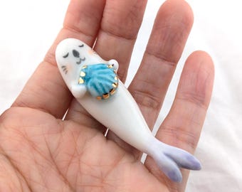 Porcelain Otter Firugrine with Shell, Miniature Ceramic Animal (US Tariff Free)