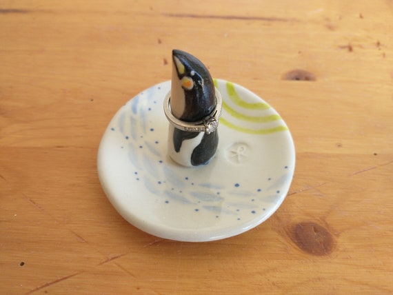 Penguin ring deals holder