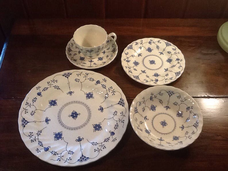 Finlandia blue transfer ware Fine Staffordshire Ware 1982 Scandinavian Vintage Myott 5 piece place setting England