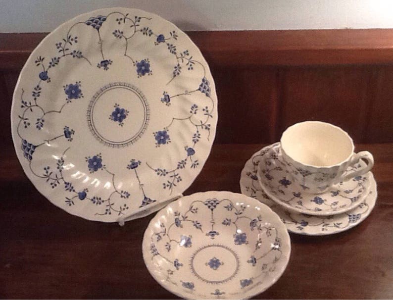 Finlandia blue transfer ware Fine Staffordshire Ware 1982 Scandinavian Vintage Myott 5 piece place setting England