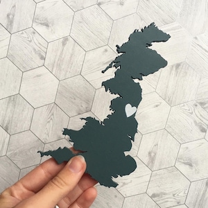 Mapa de ubicación del corazón de Gran Bretaña: ubicación personalizada con el lugar donde vive su corazón: regalo de mudanza, nuevo hogar/dormitorio/dormitorio/oficina, pared de galería