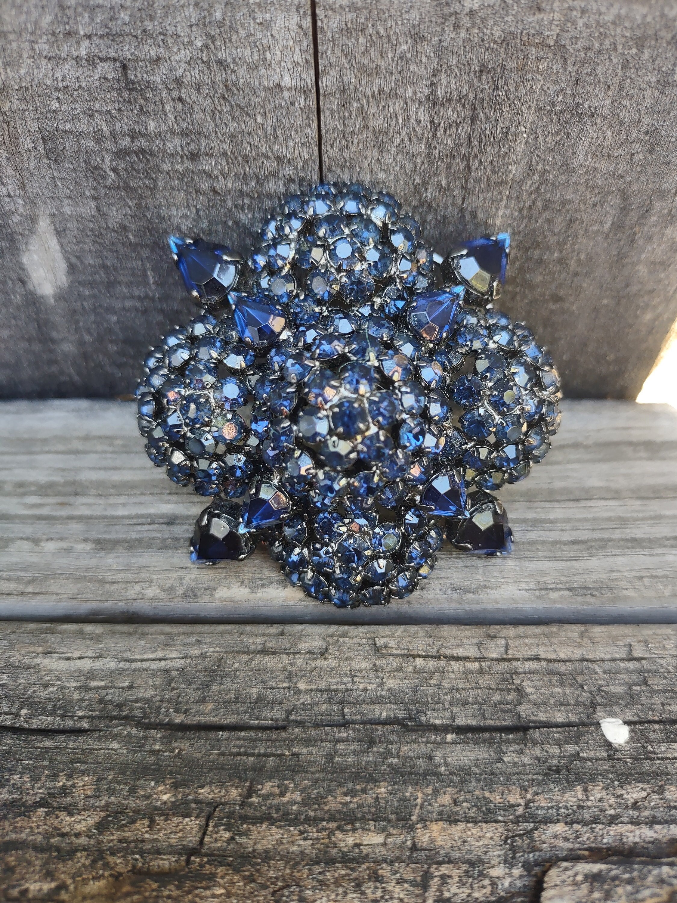Vintage Warner Brooches - 6 For Sale on 1stDibs | warner