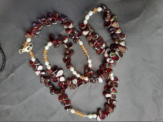 Red Teardrop Garnet And White Pearl Gemstone Neck… - image 1