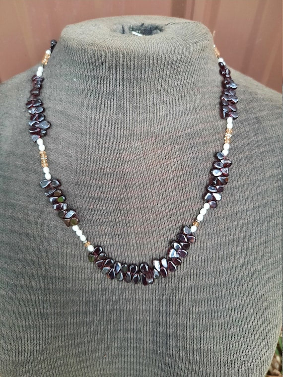 Red Teardrop Garnet And White Pearl Gemstone Necklace