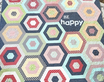 Kleurrijke 'Be Happy'-quilt - handgemaakt voor gezellig comfort