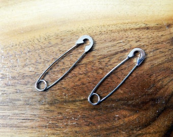 Pendientes de acero inoxidable con imperdible: joyería punk novedosa