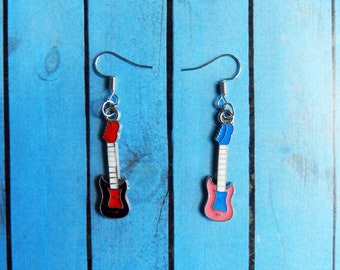 Juego de pendientes colgantes de guitarra de metal: pendientes de rock novedosos hechos a mano