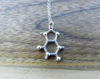 Collar de molécula de cafeína: un regalo para los científicos