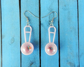 Pendientes colgantes con sonajero para bebé hechos a mano, un regalo novedoso para ella.