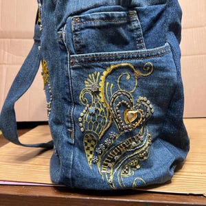 SOFORT LIEFERBAR Umfunktionierter Denim Großer Rucksack Tote Handperlendekor viele Taschen 3-fach verstellbare Träger Komplett gefüttert DarlingArtbyValeri
