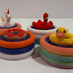 Flotteur de piscine Fidget Clicker | Jouet agité imprimé en 3D | Porte-clés ou cliquet de poche | Donut de canard licorne flamant rose | Cadeau anti-stress