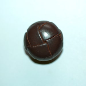 5/8&quot; Burgundy Woven Leather Button. (16mm)
