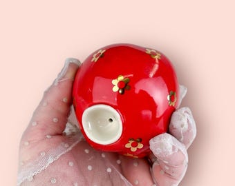 Gold Daisy Red Apple Pipe