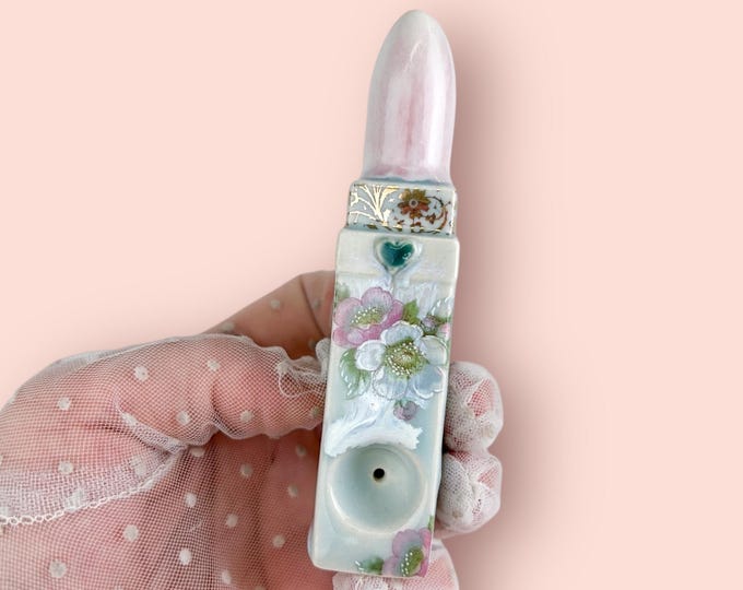 Golden Lace Vintage Floral Drippy Pink and Blue Lipstick Pipe