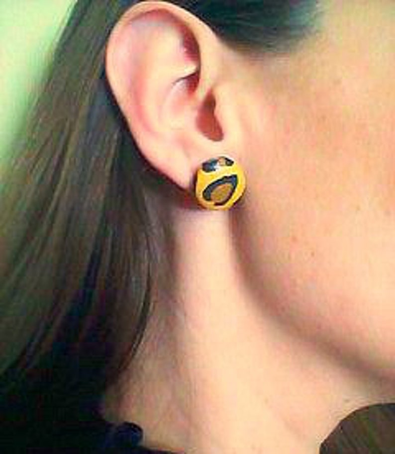 hypoallergenic studs Queen/'s Guard button earrings royal guard earrings England UK earrings beef eater earrings London earrings