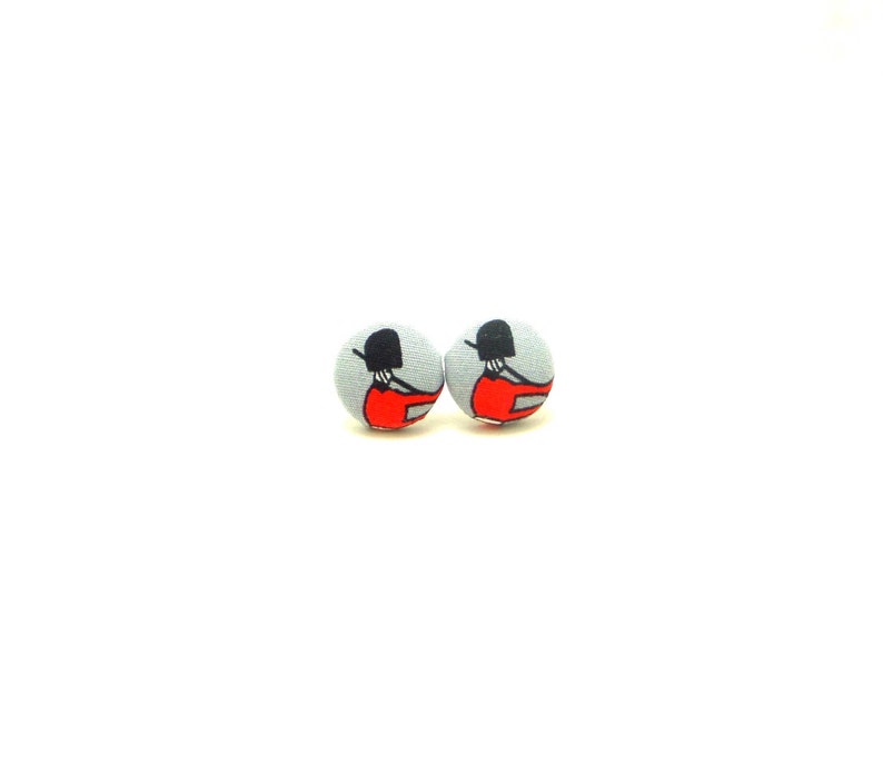 hypoallergenic studs Queen/'s Guard button earrings royal guard earrings England UK earrings beef eater earrings London earrings