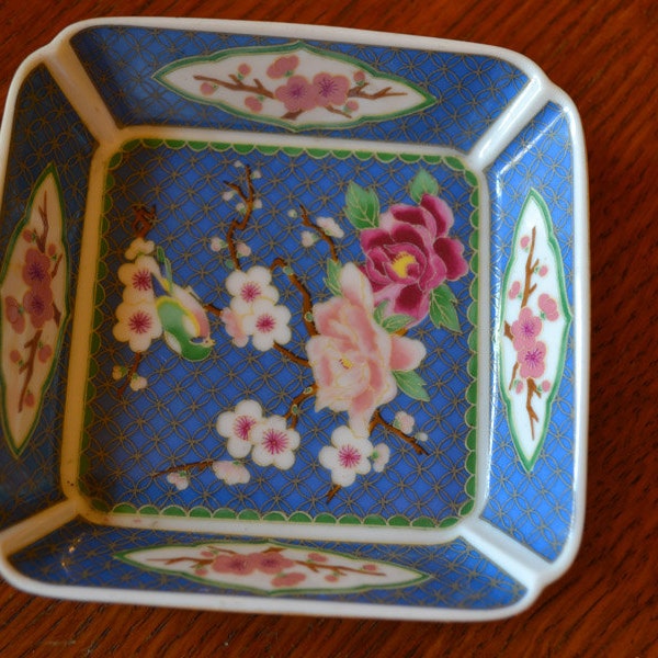 Vintage ashtray Japanese porcelain with bautiful flower designs and vivid colours/Japanese porcelain/vintage Japanese ashtray