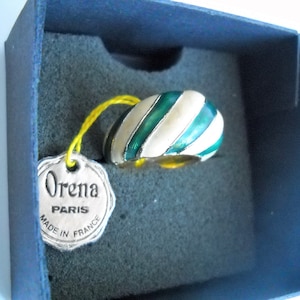Late 60&#39;s Orena ring. 14K gold plated brass; beige and green oblique bands separated by a golden thread. Handmade in France