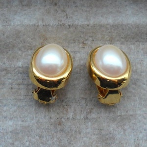 Late 80's Italian pearl earrings italian gold plated. Clip on Earrings. image 1