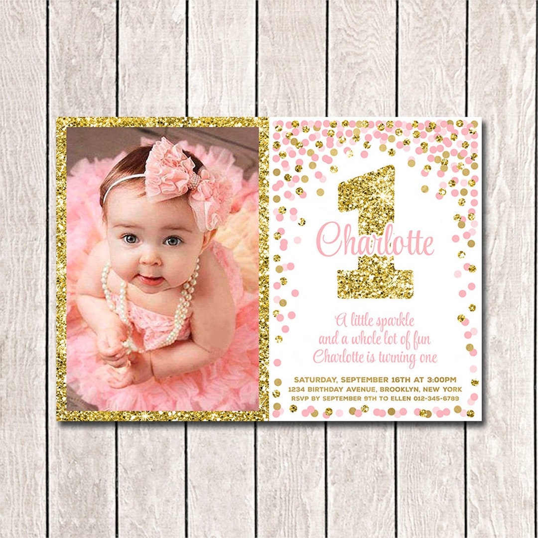 décor du premier anniversaire de la fille. belle zone photo rose pour  petite fille d'un an avec un grand papillon en papier et boules. grosse  lettre numéro un avec des ballons roses.