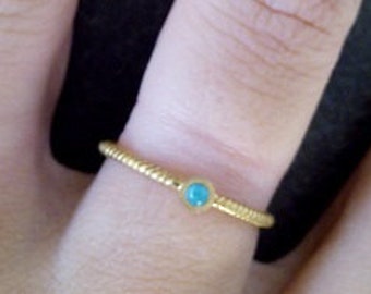Anello con turchese riempito in oro 14k - Montatura a corda - Anello con pietra portafortuna impilabile