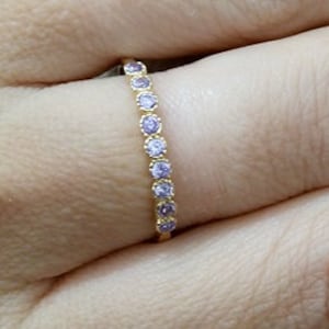 Amethyst Ring, Februar Stapelring, dünnen kleinen Ring, Goldring , Lünette Set , Lila Ring, einfacher Ring