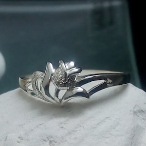 Delicate tulip ring, rose band, floral jewelry, sterling silver ring, simple ring, everyday jewelry, engagement ring