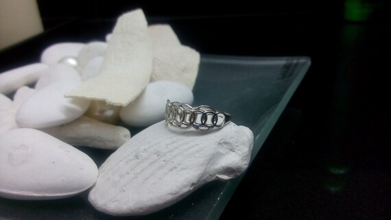 Sterling Silver Infinity Ring: Tiny Circles Band Canada