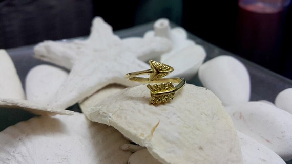 14k Gold Filled Arrow Ring: Adjustable Delicate Band - Etsy display picture 1