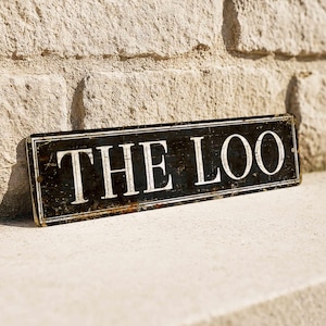Metallskylt The Loo, Vintage svart badrumsplakett, brittisk lantlig inredning