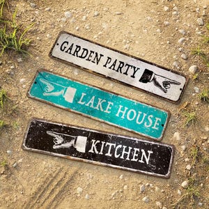 Personalisiertes Richtungsschild, Vintage Metall Wayfinding Plaque, Zeigehanddekor