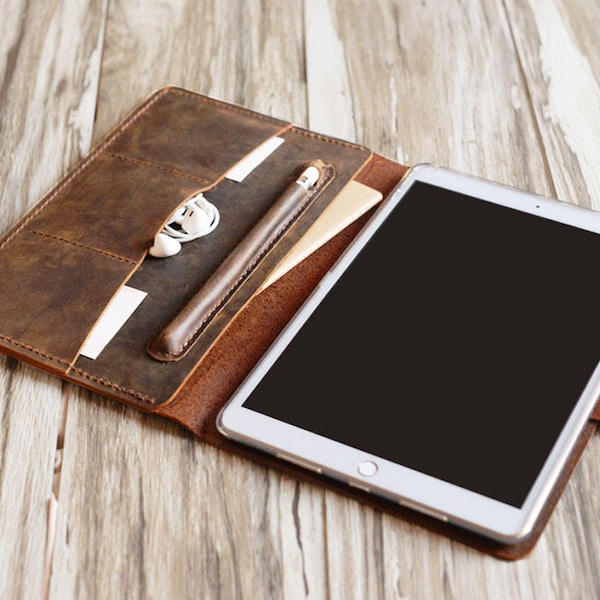 Personalisierte Leder iPad mini 6 / mini 5 Hülle / iPad 10.2 Hülle / 10.5 / iPad 9.7 / pro 12.9 / Portfolio Hülle mit Apfel Stiftehalter