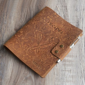 Libro de recetas de cuero personalizado, carpeta de recetas de 3 anillos, libro de cocina familiar (con 25 protectores de páginas, 50 tarjetas de recetas de 4" x 6") - 7001