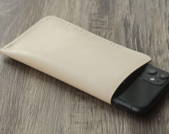 Genuine leather iPhone sleeve pouch for iPhone 17, 17 Pro Max, Personalized veg-tan leather iPhone 17 air 16 Pro Max sleeve