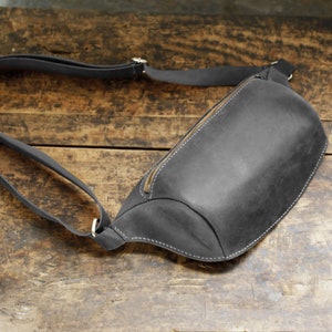 Leather Fanny Pack Waist Bag for Men Women, Casual Solid Hip Bum Bag, Ideal for Hiking Running and Cycling
